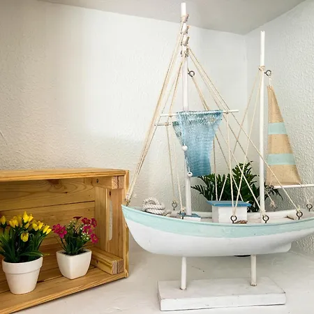 Apartment In Calella Steps From The Beach דירה *